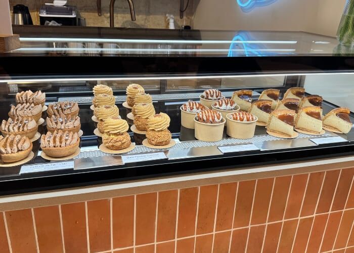 M&ocirc;me : nouvelle adresse p&acirc;tisserie pr&egrave;s de la Grosse Cloche