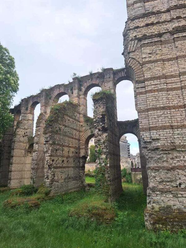 Le Palais Gallien Plong e Au C ur Des Ruines Romaines De Bordeaux le-palais-gallien-plong-e-au-c-ur-des-ruines-romaines-de-bordeaux